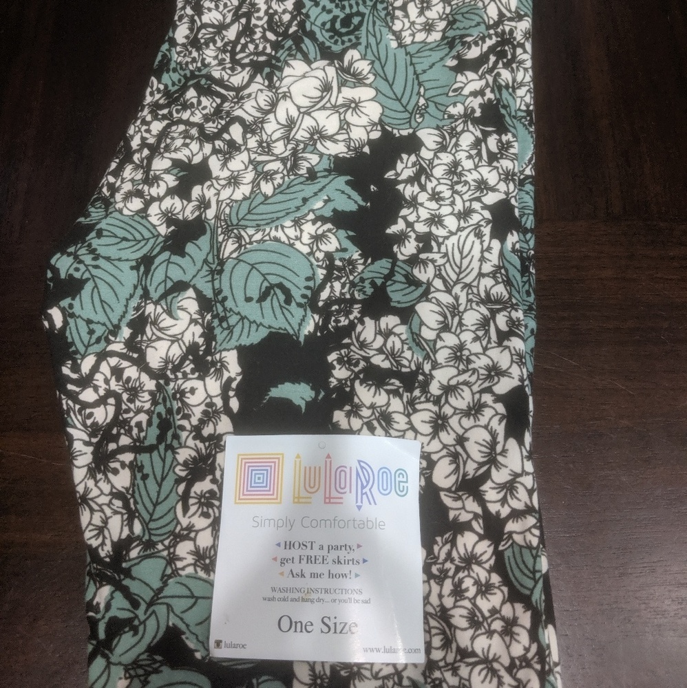 NWT One Size Leggings